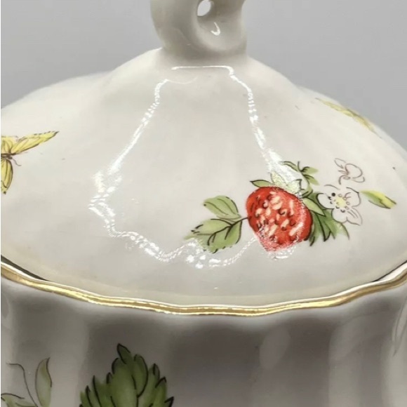 WESSEX Collection Fine Bone China Strawberries/Butterfly Swirl Teapot+Lid White - Picture 4 of 4